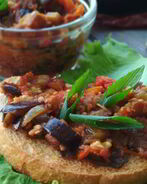 Баклажанная паста на тостах