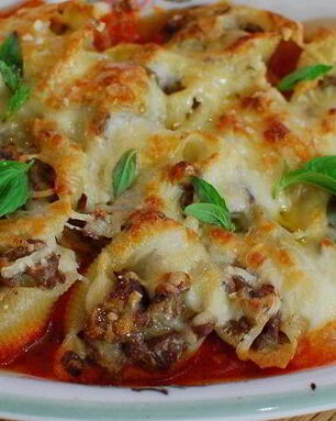 Фаршированные макароны под соусом бешамель