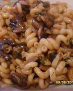 Макароны с грибами и зеленью