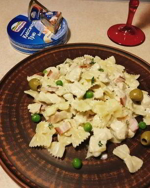 Паста фарфалле в сырном соусе