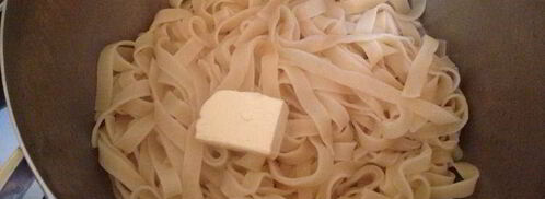 паста с шампиньонами и курицей в сливочном соусе. Шаг 5