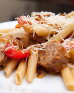 Паста с сосисками и овощами