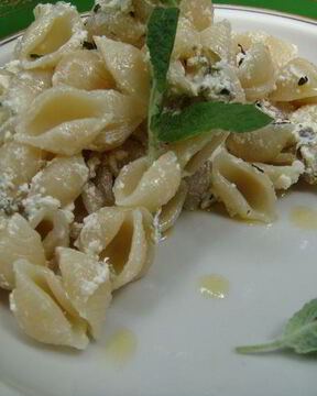 Паста с творогом, каперсами и мятой