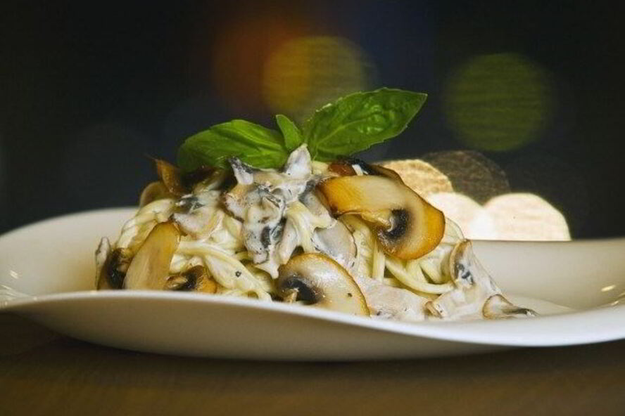 Рецепт пасты в сливочном соусе с шампиньонами