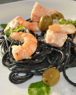 Спагетти с чернилами каракатицы в сливочном соусе