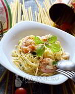 Спагетти с креветками в сливочном соусе