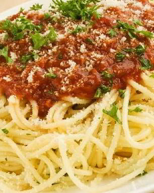 Спагетти с томатным соусом