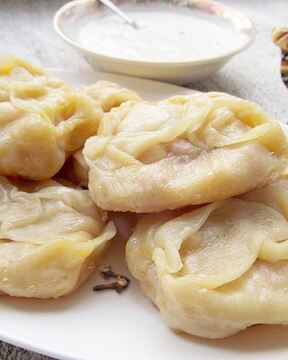 Манты с тыквой и луком