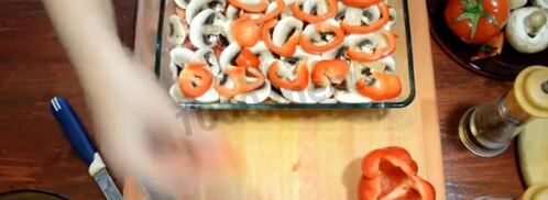 картошка по-французски с фаршем помидорами грибами. Шаг 10