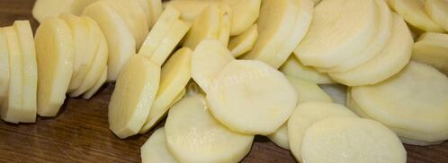 мясо по-французски классически в духовке с картошкой. Шаг 3