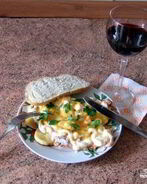 Мясо по-французски с картофелем и помидорами