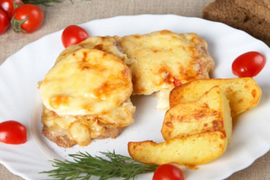Рецепт мяса по-французски с жареным картофелем