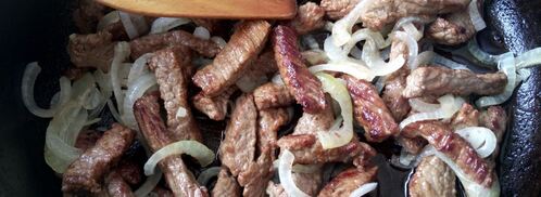 бефстроганов из говядины со сметаной. Шаг 6