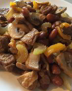 Говядина с имбирем, фасолью, овощами и грибами