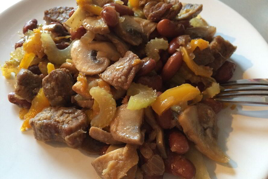Рецепт говядины с имбирем, фасолью, овощами и грибами