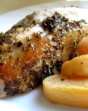 Куриная грудка с айвой и прованскими травами