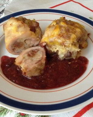 Куриные бедрышки, фаршированные рисом, сыром и изюмом