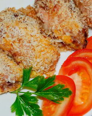 Куриные крылышки, жаренные в кокосовой стружке