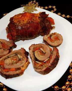 Мясной рулет в кофейном маринаде