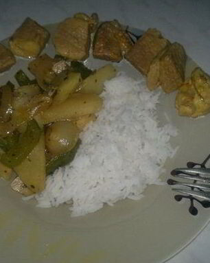 Овощи с рисом и свининой