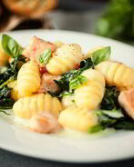 Ньокки с лососем и моцареллой