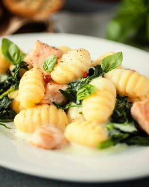 Ньокки с лососем и моцареллой