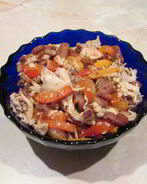 Фасоль с мясом и красным перцем