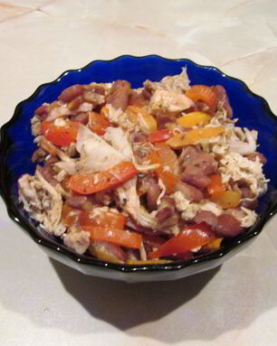 Фасоль с мясом и красным перцем