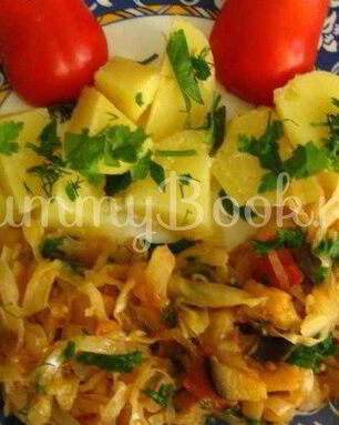 Картофель с тушеной капустой и баклажанами