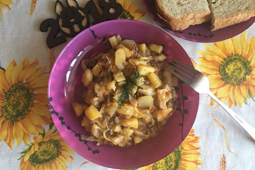 Рецепт картофеля тушеного с фаршем и капустой