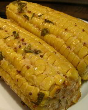 Кукуруза, запеченная с соусом из хрена и горчицы