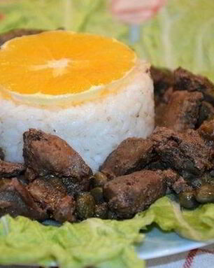 Куриная печень с каперсами и рисом