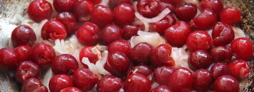 куриная печень с вишневым соусом. Шаг 3