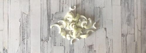 куриная печень в духовке запеченная с луком и чесноком. Шаг 4