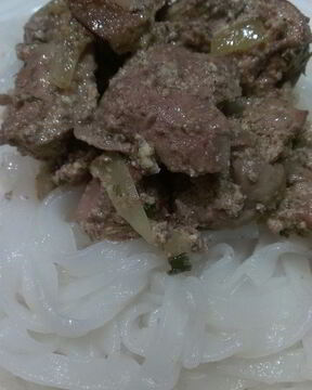 Куриная печень в сметанном соусе