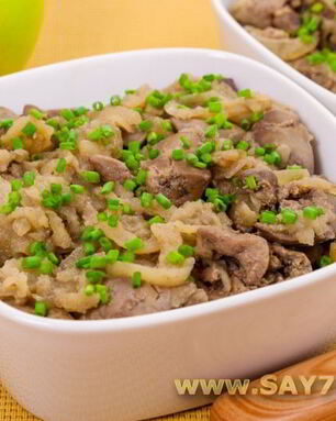 Куриная печень, жаренная с яблоками