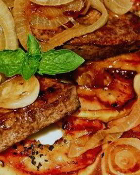 Печень по-берлински Leber Berliner Art с яблоками