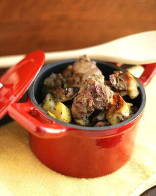 Печень с яблоками и розмарином в мультиварке