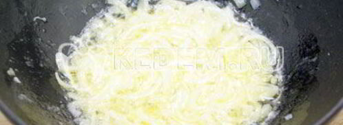 печень тушеная в сметане. Шаг 4