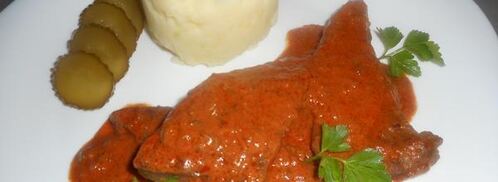 печень, тушеная в томатно-сметанном соусе. Шаг 9