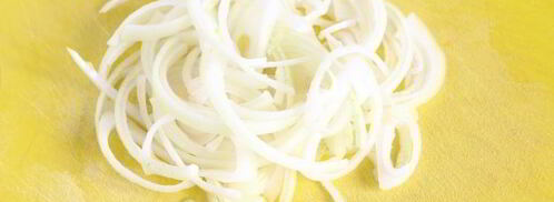 тушеная печень со сметаной, морковью и луком. Шаг 5