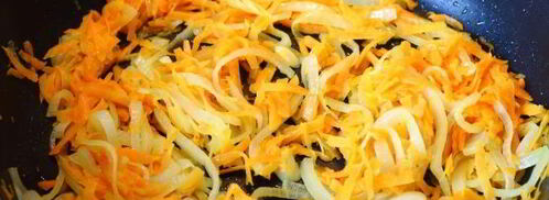 тушеная печень со сметаной, морковью и луком. Шаг 9