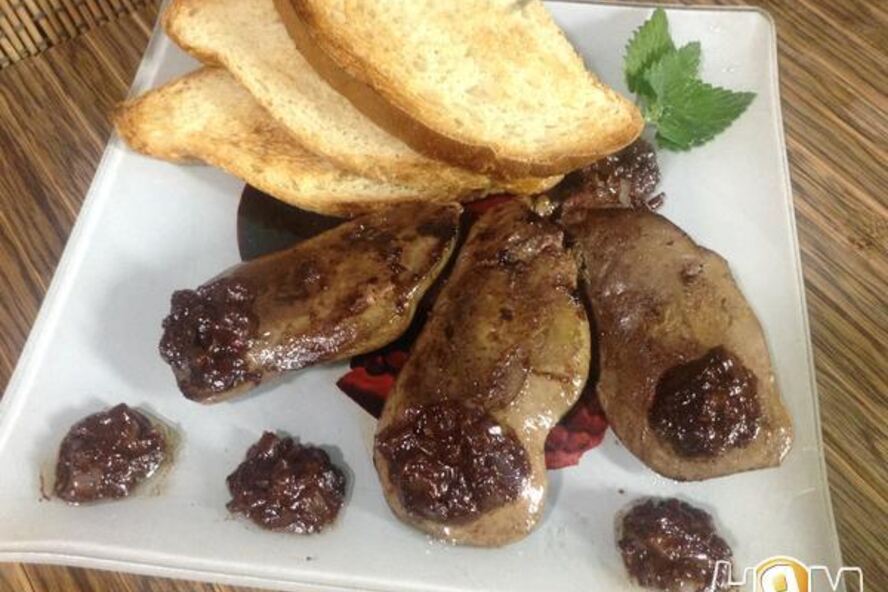 Рецепт жареной фуагра с шоколадным соусом