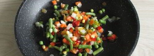 тушеные пельмени на сковороде. Шаг 5