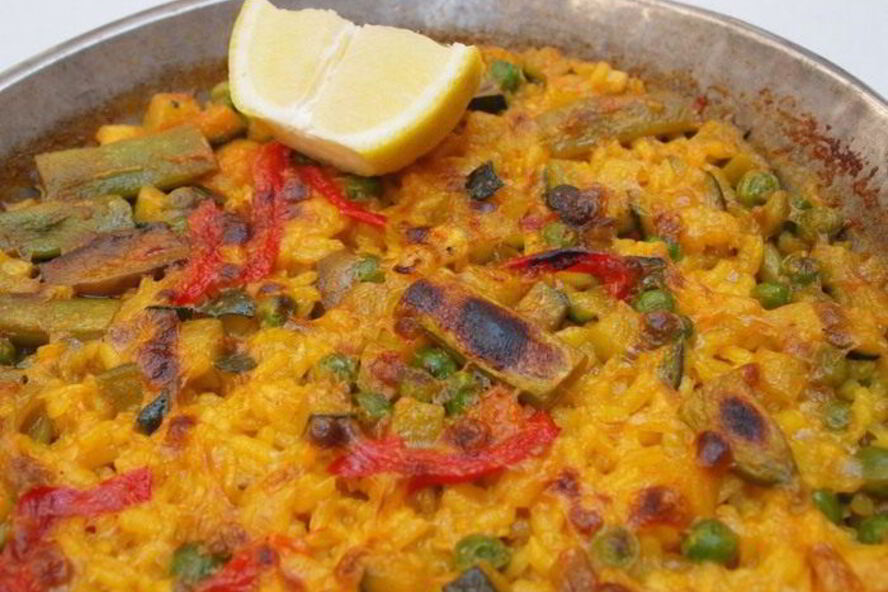 Рецепт овощной паэльи с зеленым горошком и шампиньонами