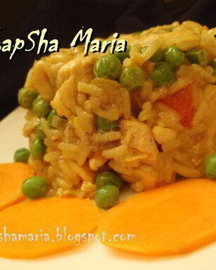 Паэлья с курицей, перцем и горошком