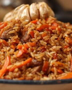 Плов из бурого риса со свининой