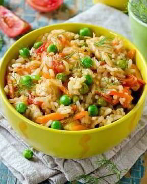 Плов с томатами и с зеленым горошком