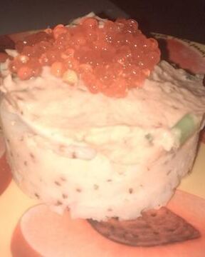 Праздничное картофельное пюре с красной икрой