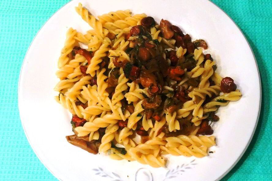 Рецепт фузилли с рагу из лисичек и крапивы